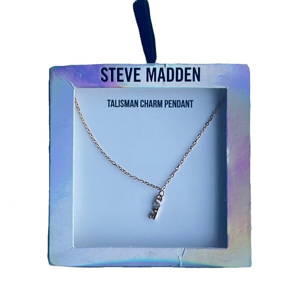 Steve Madden Love Pendant Chain Necklace Gold Tone - Picture 5 of 5